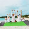 108x96.46in Sand Proof Picnic Blanket Water Resistant Foldable Camping Beach Mat w/ 4 Anchors 1 Carry Bag For 4-6 People